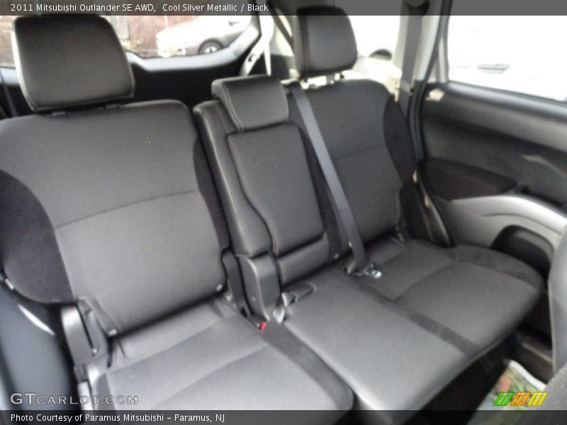 Cool Silver Metallic / Black 2011 Mitsubishi Outlander SE AWD