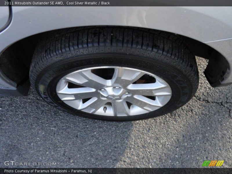 Cool Silver Metallic / Black 2011 Mitsubishi Outlander SE AWD