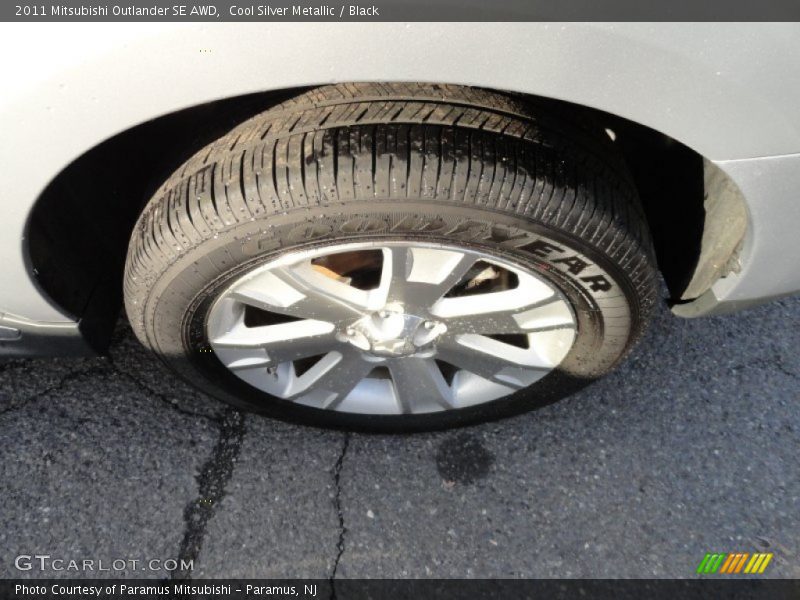 Cool Silver Metallic / Black 2011 Mitsubishi Outlander SE AWD