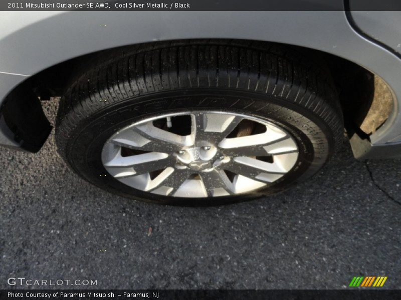 Cool Silver Metallic / Black 2011 Mitsubishi Outlander SE AWD