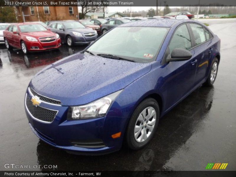 Front 3/4 View of 2013 Cruze LS