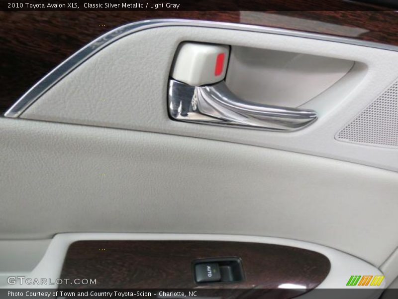Classic Silver Metallic / Light Gray 2010 Toyota Avalon XLS