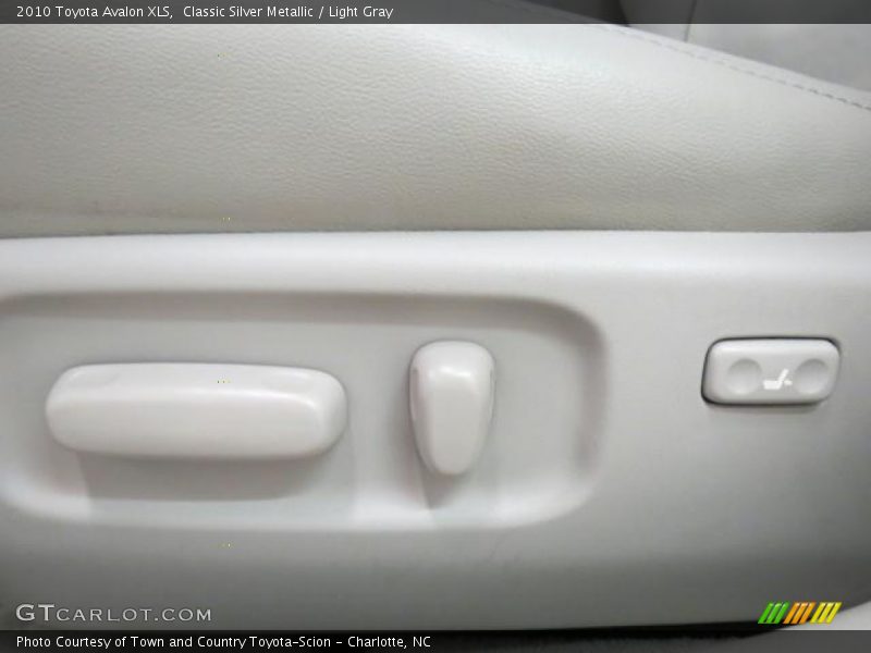 Classic Silver Metallic / Light Gray 2010 Toyota Avalon XLS