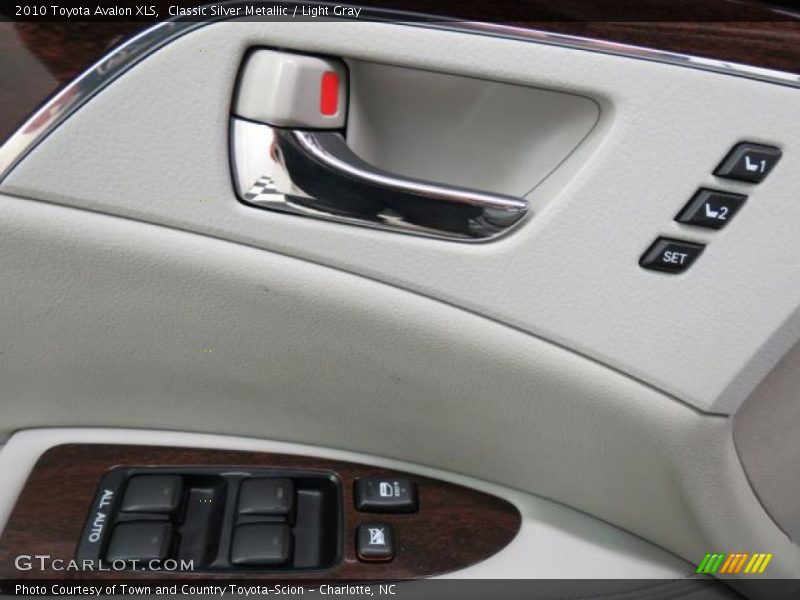 Classic Silver Metallic / Light Gray 2010 Toyota Avalon XLS
