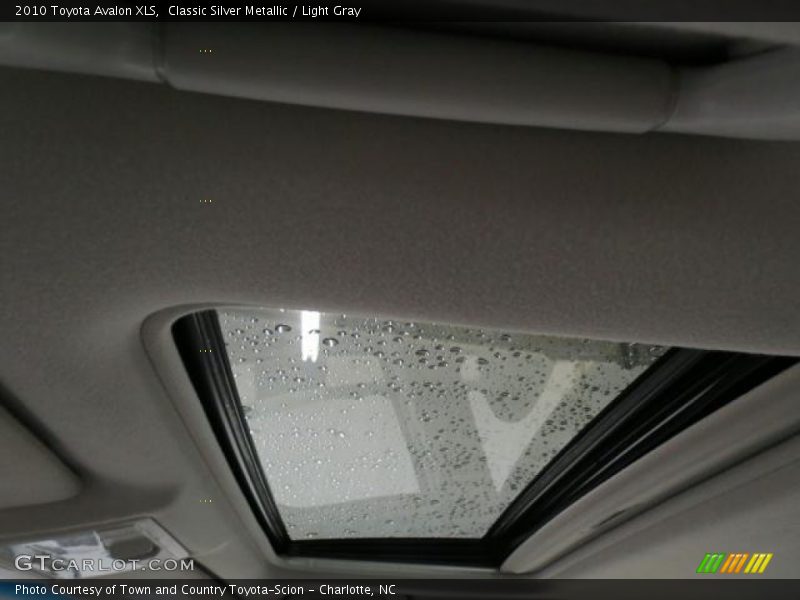 Classic Silver Metallic / Light Gray 2010 Toyota Avalon XLS