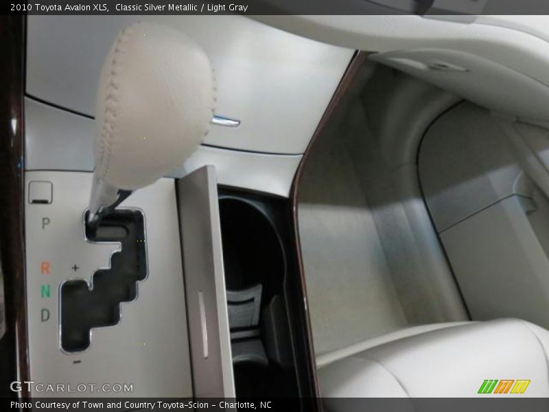 Classic Silver Metallic / Light Gray 2010 Toyota Avalon XLS