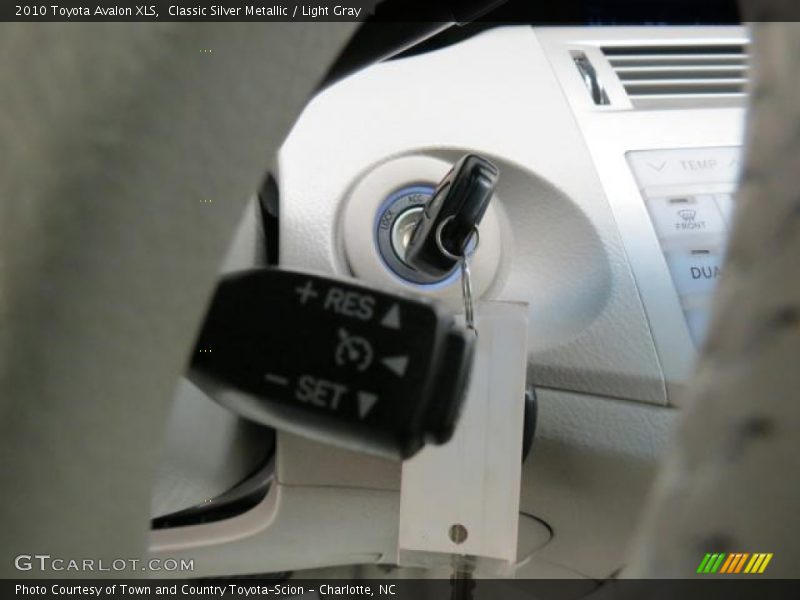Classic Silver Metallic / Light Gray 2010 Toyota Avalon XLS