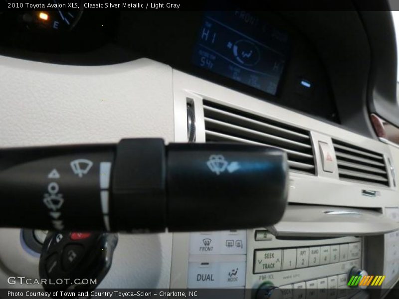Classic Silver Metallic / Light Gray 2010 Toyota Avalon XLS