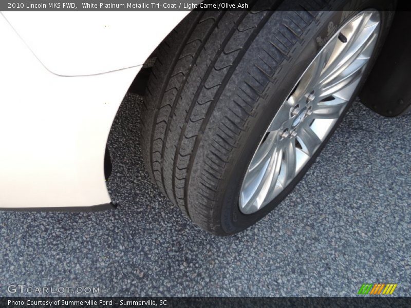 White Platinum Metallic Tri-Coat / Light Camel/Olive Ash 2010 Lincoln MKS FWD