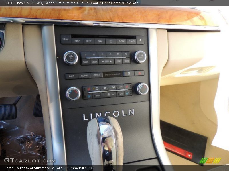 White Platinum Metallic Tri-Coat / Light Camel/Olive Ash 2010 Lincoln MKS FWD