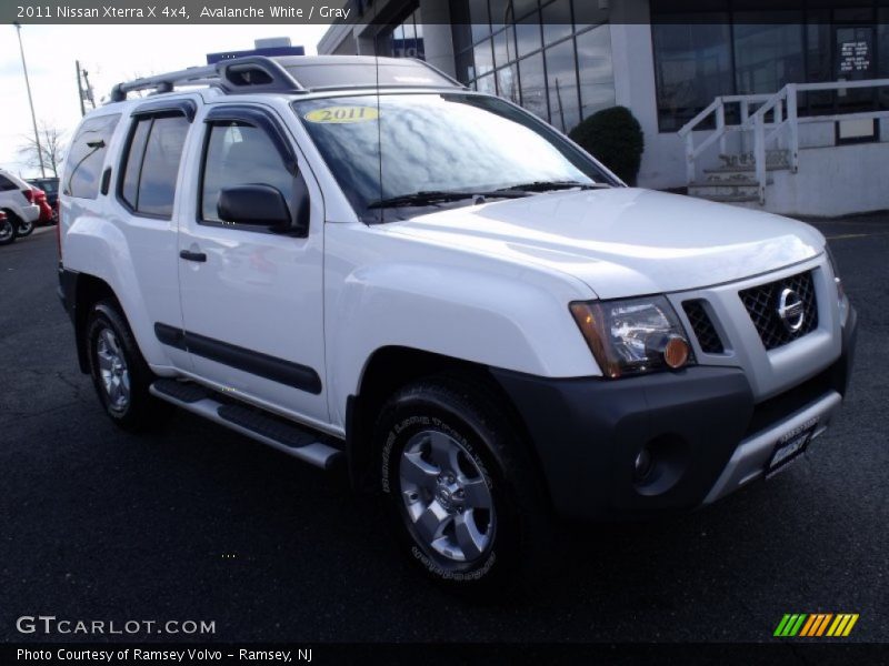 Avalanche White / Gray 2011 Nissan Xterra X 4x4