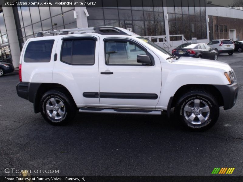 Avalanche White / Gray 2011 Nissan Xterra X 4x4