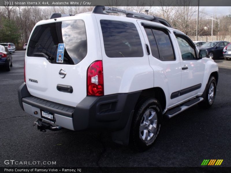 Avalanche White / Gray 2011 Nissan Xterra X 4x4