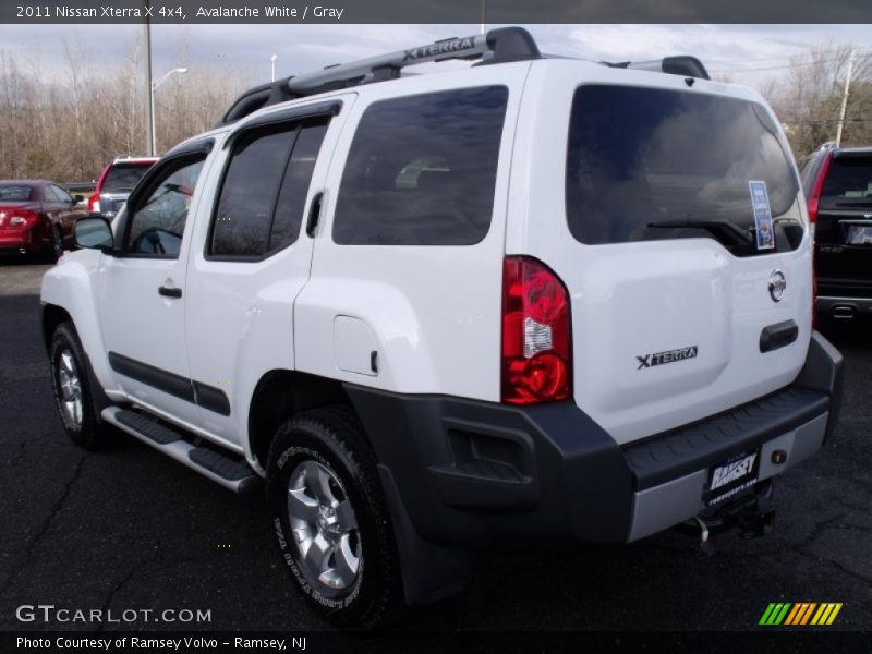 Avalanche White / Gray 2011 Nissan Xterra X 4x4