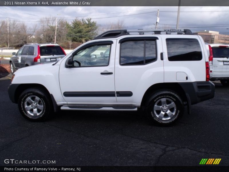 Avalanche White / Gray 2011 Nissan Xterra X 4x4