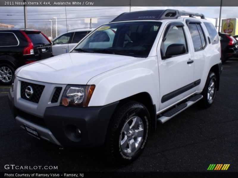 Avalanche White / Gray 2011 Nissan Xterra X 4x4
