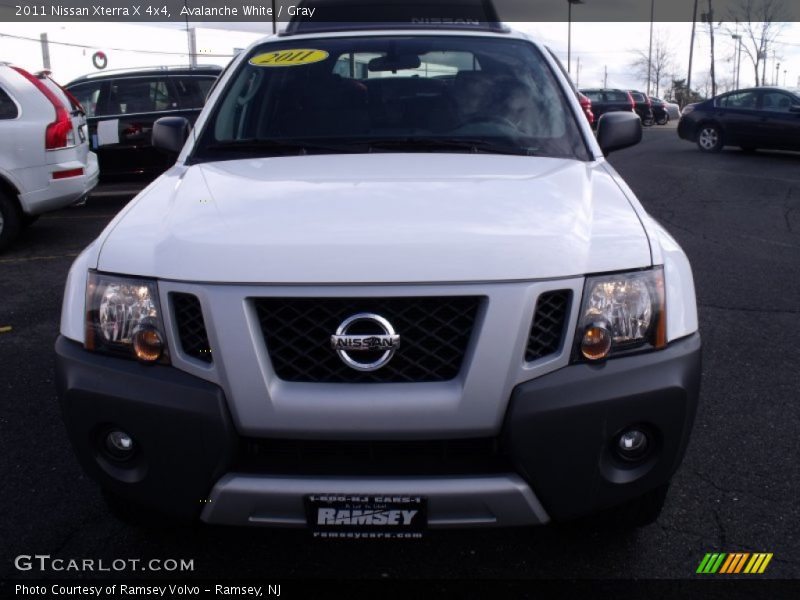 Avalanche White / Gray 2011 Nissan Xterra X 4x4