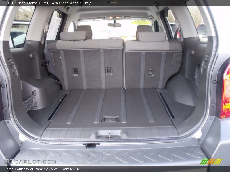 Avalanche White / Gray 2011 Nissan Xterra X 4x4