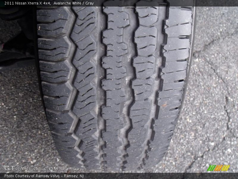 Avalanche White / Gray 2011 Nissan Xterra X 4x4