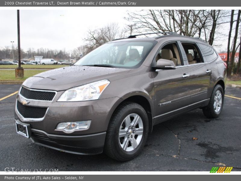 Front 3/4 View of 2009 Traverse LT