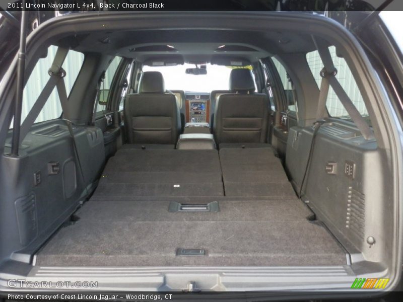  2011 Navigator L 4x4 Trunk