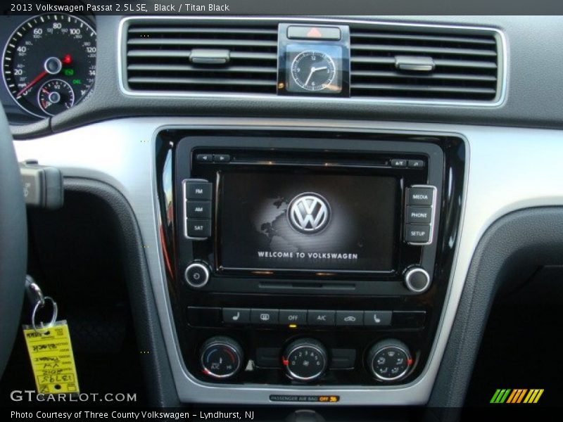 Black / Titan Black 2013 Volkswagen Passat 2.5L SE
