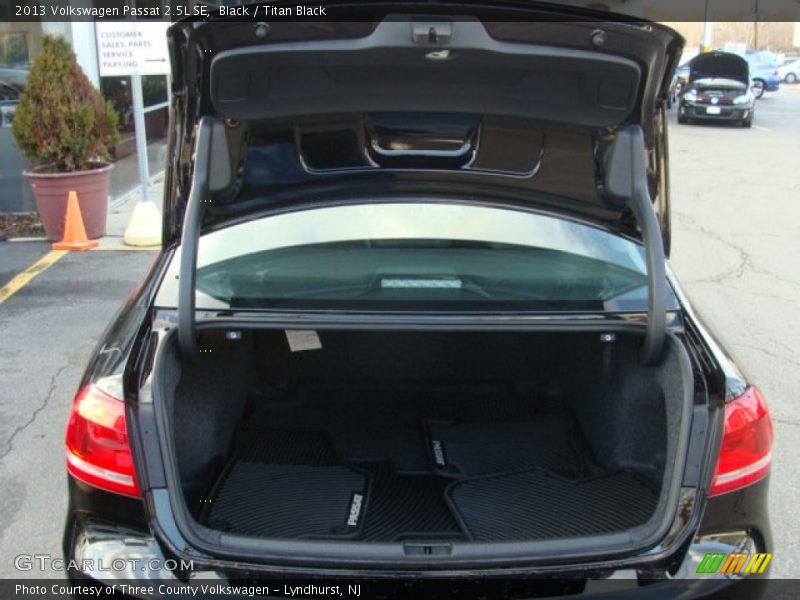 Black / Titan Black 2013 Volkswagen Passat 2.5L SE