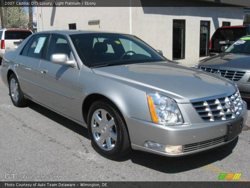 Light Platinum / Ebony 2007 Cadillac DTS Luxury