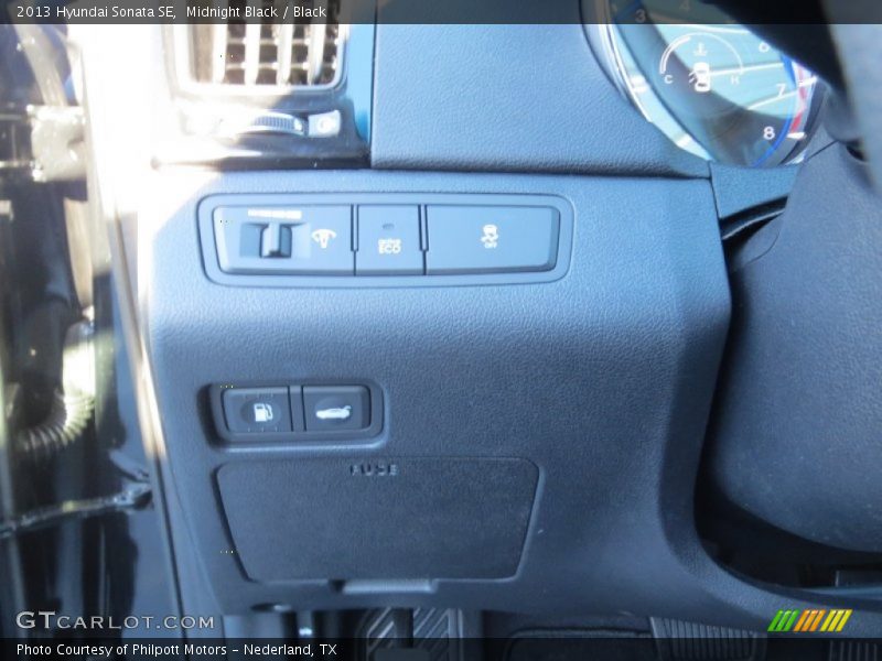 Midnight Black / Black 2013 Hyundai Sonata SE