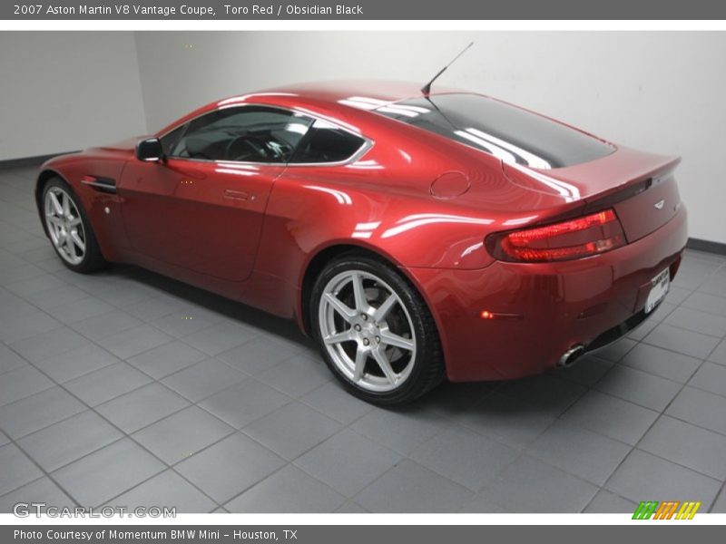 Toro Red / Obsidian Black 2007 Aston Martin V8 Vantage Coupe