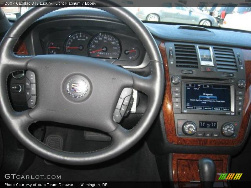 Light Platinum / Ebony 2007 Cadillac DTS Luxury