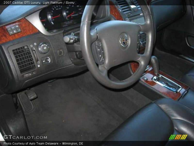 Light Platinum / Ebony 2007 Cadillac DTS Luxury