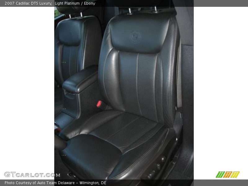 Light Platinum / Ebony 2007 Cadillac DTS Luxury