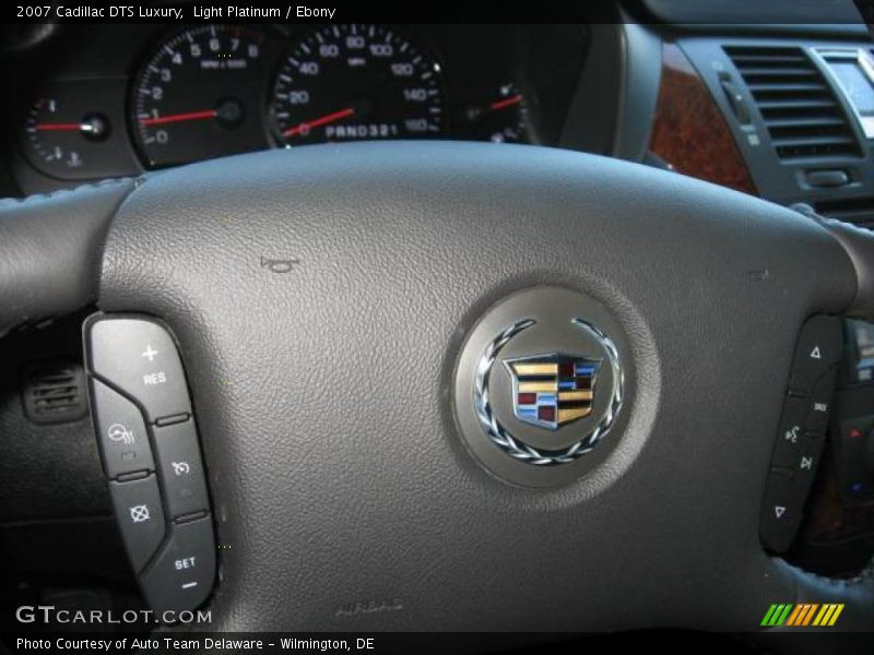 Light Platinum / Ebony 2007 Cadillac DTS Luxury