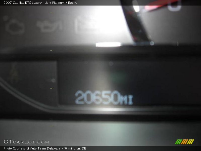 Light Platinum / Ebony 2007 Cadillac DTS Luxury