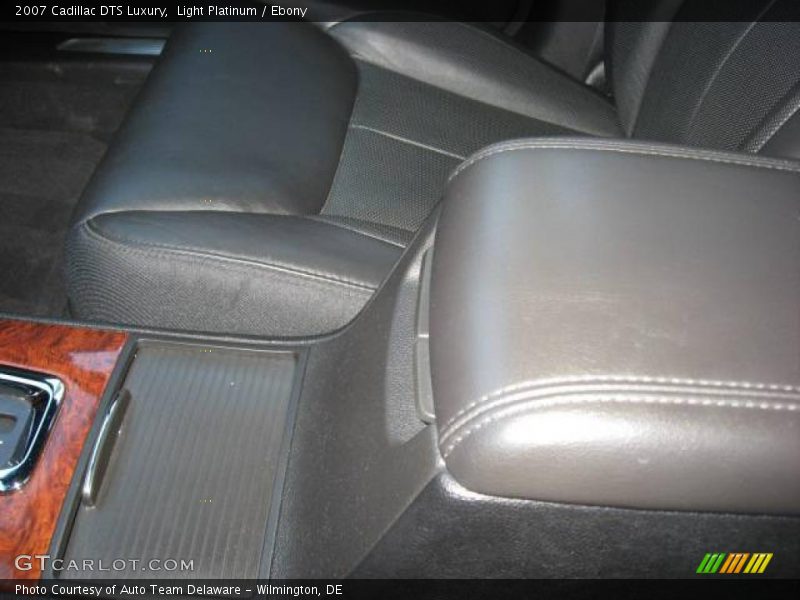 Light Platinum / Ebony 2007 Cadillac DTS Luxury