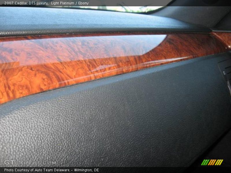 Light Platinum / Ebony 2007 Cadillac DTS Luxury