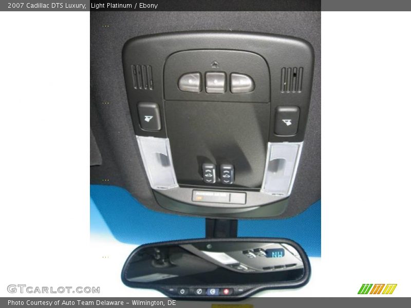 Light Platinum / Ebony 2007 Cadillac DTS Luxury