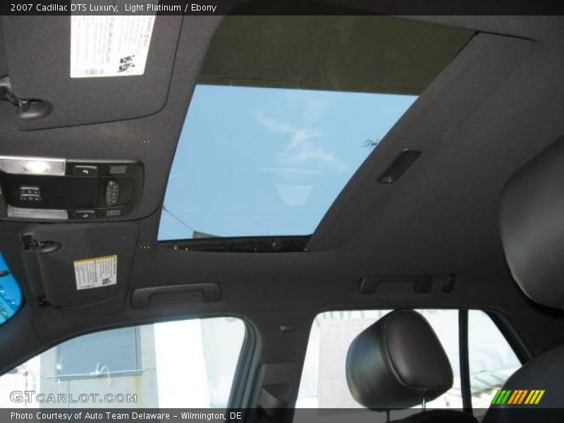 Light Platinum / Ebony 2007 Cadillac DTS Luxury