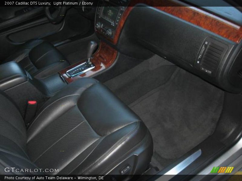 Light Platinum / Ebony 2007 Cadillac DTS Luxury