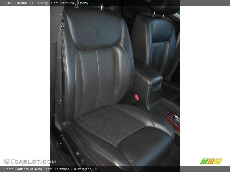 Light Platinum / Ebony 2007 Cadillac DTS Luxury
