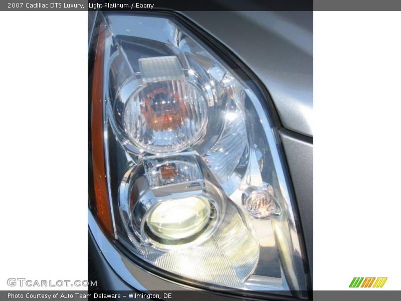 Light Platinum / Ebony 2007 Cadillac DTS Luxury