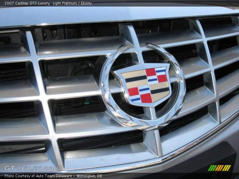 Light Platinum / Ebony 2007 Cadillac DTS Luxury