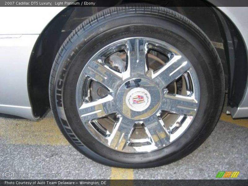 Light Platinum / Ebony 2007 Cadillac DTS Luxury