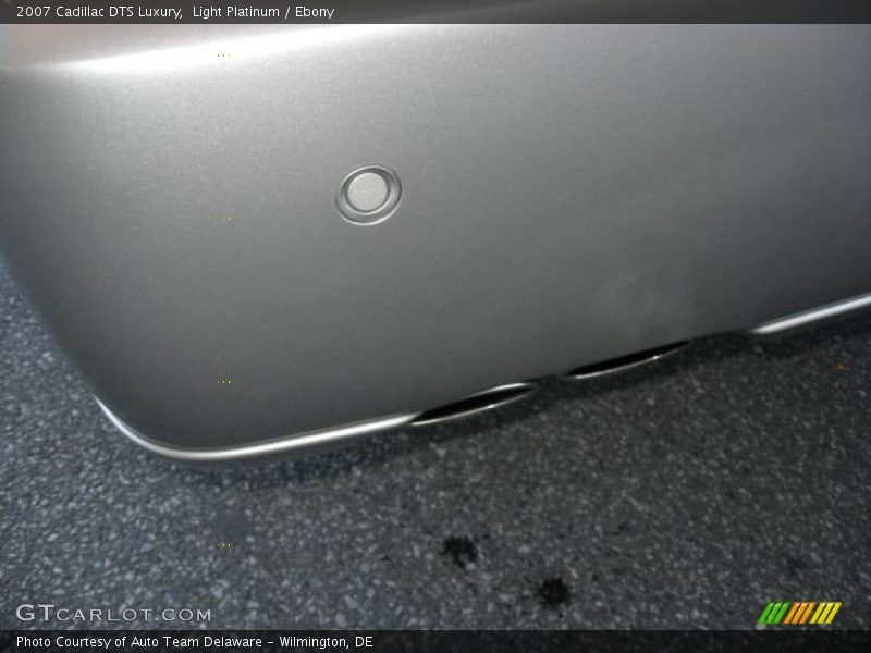 Light Platinum / Ebony 2007 Cadillac DTS Luxury