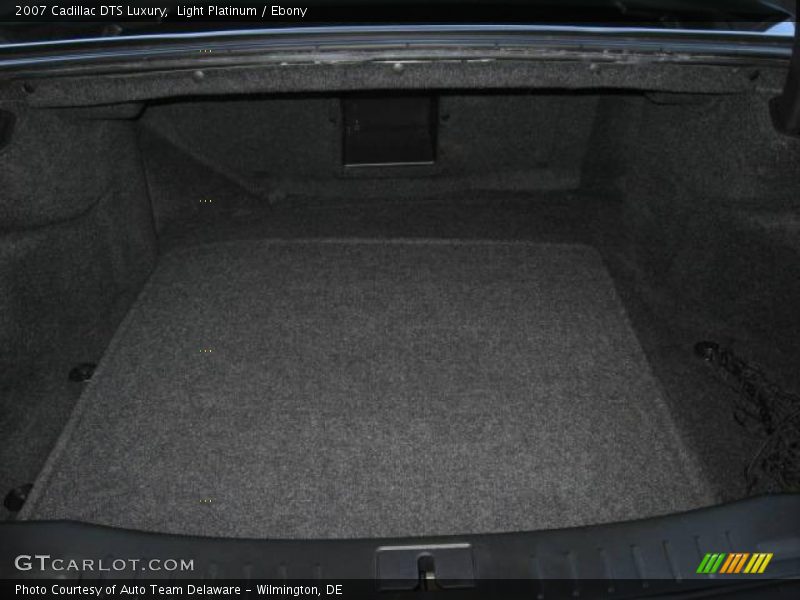 Light Platinum / Ebony 2007 Cadillac DTS Luxury