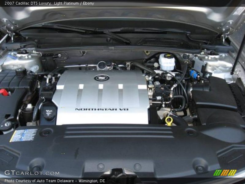 Light Platinum / Ebony 2007 Cadillac DTS Luxury