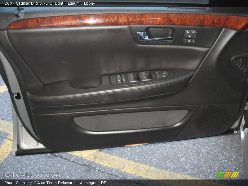 Light Platinum / Ebony 2007 Cadillac DTS Luxury