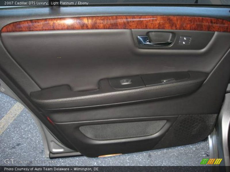 Light Platinum / Ebony 2007 Cadillac DTS Luxury