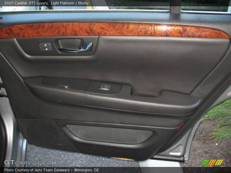 Light Platinum / Ebony 2007 Cadillac DTS Luxury